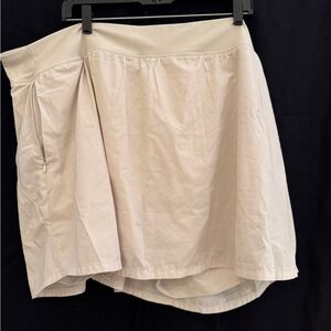 Old Navy Women's Cream Skort